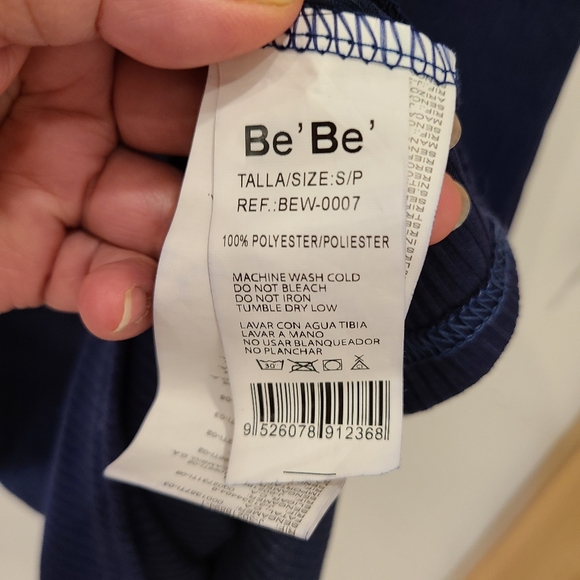 Off shouldet Bebe dress/ Sz Small - Picture 5 of 5